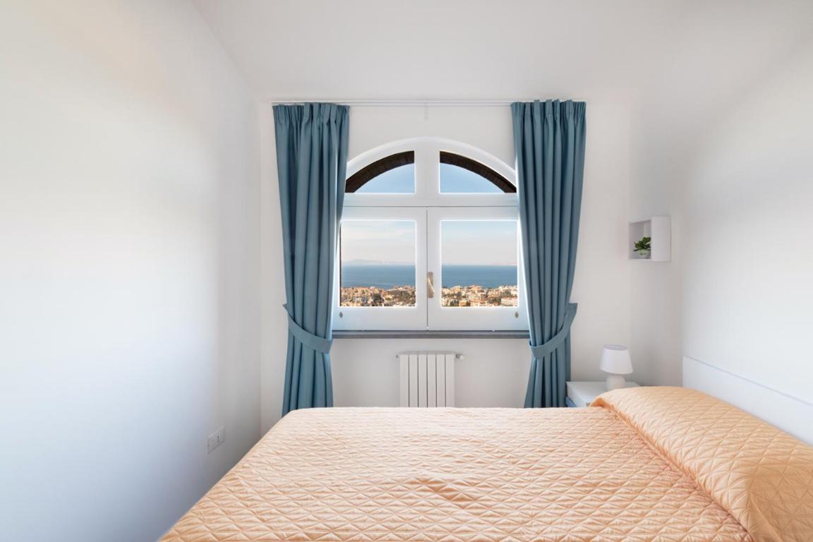 Sorrentovibes - Sea View Rooftop Apartment With Jacuzzi & Garden Exterior foto